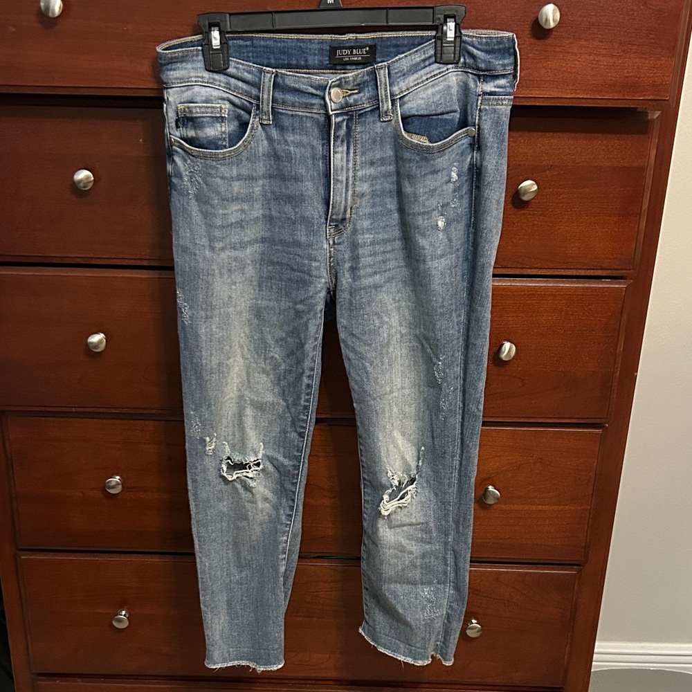 Judy Blue Ripped Denim cropped Jeans